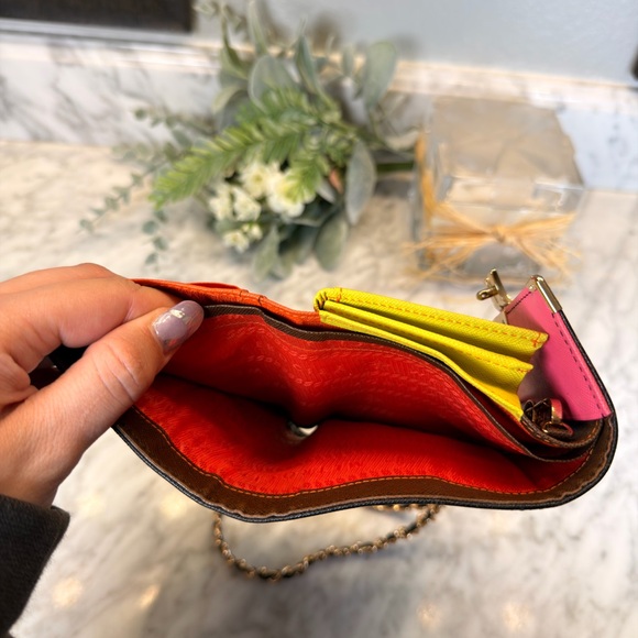 Metrocity Black Crossbody Wallet with Gold Chain EUC - Picture 8 of 8